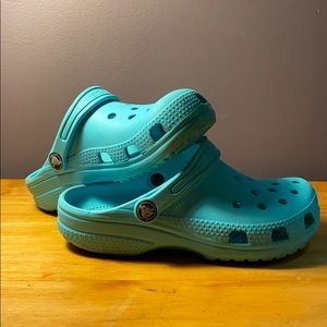 Like new blue crocs😀